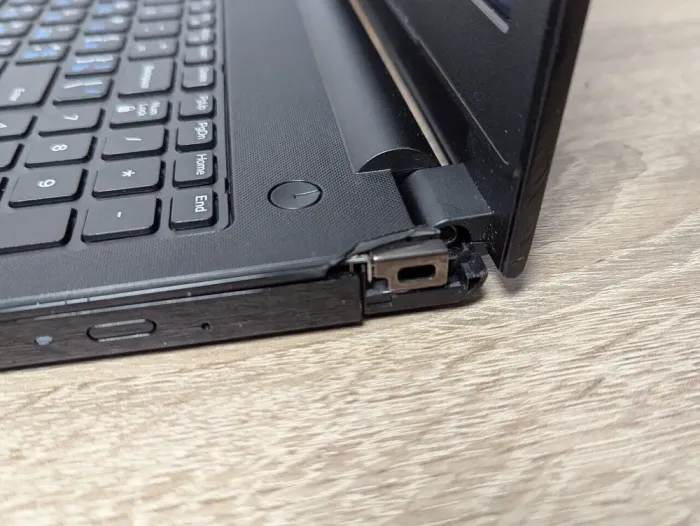 Ноутбук Б-клас Dell Inspiron 15 / 15.6" (1366x768) TN / Intel Core i3-5005U (2 (4) ядра по 2.0 GHz) / 8 GB DDR3 / 128 GB SSD / Intel HD Graphics 5500 / WebCam б/в - зображення 3