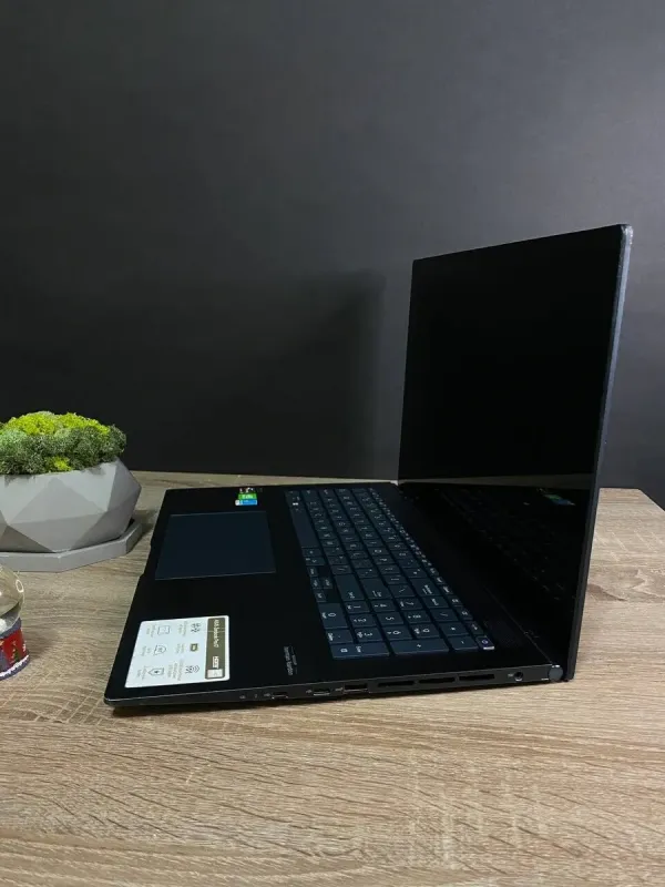 Ігровий ноутбук Б-клас Asus Zenbook Pro 17 / 17.3" (2560x1440) IPS / AMD Ryzen 7 6800H (8 (16) ядер по 3.2 - 4.7 GHz) / 16 GB DDR4 / 1000 GB SSD M.2 / nVidia GeForce RTX 3050, 4 GB GDDR6, 128-bit / WebCam б/в - зображення 5