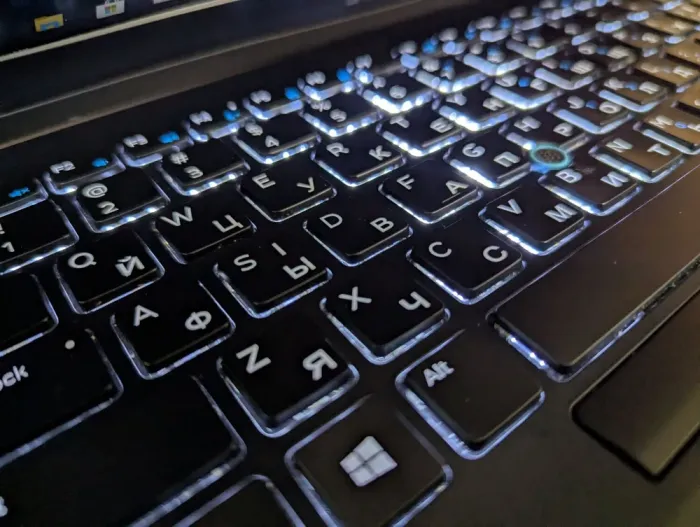 Ультрабук Dell Latitude E7470 / 14" (1920x1080) IPS / Intel Core i7-6600U (2 (4) ядра по 2.6 - 3.4 GHz) / 8 GB DDR4 / 256 GB SSD / Intel HD Graphics 520 / HDMI / WebCam / Windows 10 б/в - зображення 6