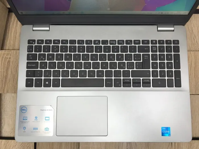 Ноутбук Б-клас Dell Inspiron 3501 / 15.6" (1366x768) TN / Intel Core i5-1135G7 (4 (8) ядра по 2.4 - 4.2 GHz) / 8 GB DDR4 / 192 GB SSD / Intel Iris Xe Graphics / WebCam б/в - зображення 4