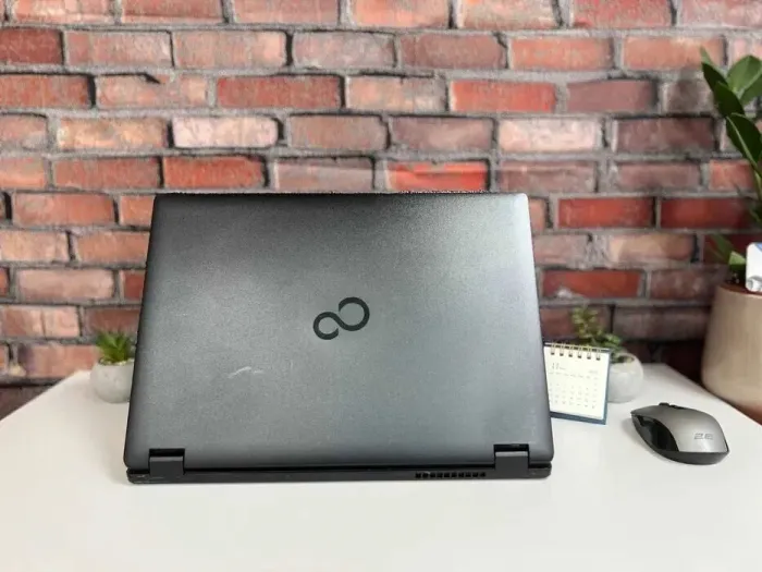 Ноутбук Fujitsu LifeBook E449 / 14" (1366x768) TN / Intel Core i3-7020U (2 (4) ядра по 2.3 GHz) / 8 GB DDR4 / 256 GB SSD M.2 / Intel UHD Graphics 620 / WebCam / Win 10 Pro б/в - зображення 6