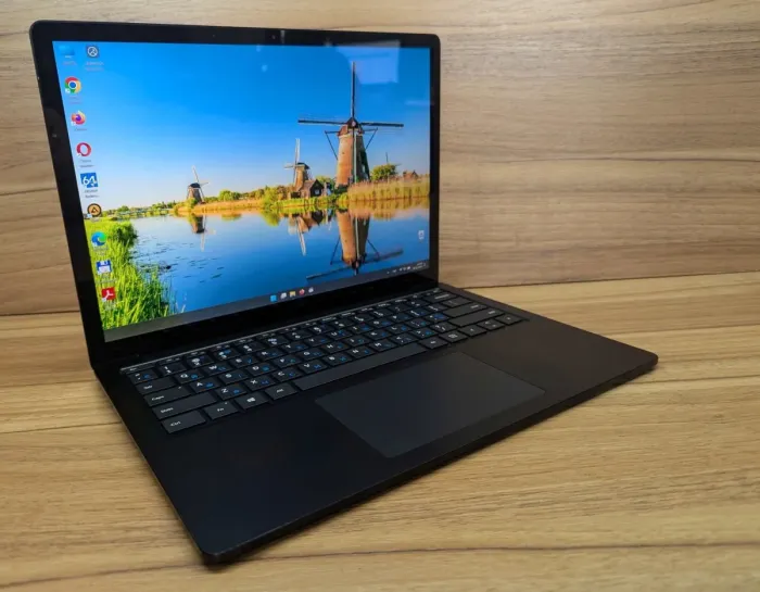 Ультрабук Б-клас Microsoft Surface Book 3 / 13.3" (2256x1504) IPS Touch / Intel Core i7-1065G7 (4 (8) ядра по 1.3 - 3.9 GHz) / 16 GB DDR4 / 256 GB SSD / Intel Iris Plus Graphics / WebCam / Windows 11 б/в - зображення 4