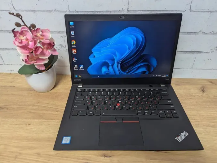 Ультрабук Lenovo ThinkPad T490s / 14" (1920x1080) TN / Intel Core i5-8265U (4 (8) ядра по 1.6 - 3.9 GHz) / 8 GB DDR4 / 256 GB SSD / Intel UHD Graphics / WebCam б/в - зображення 2