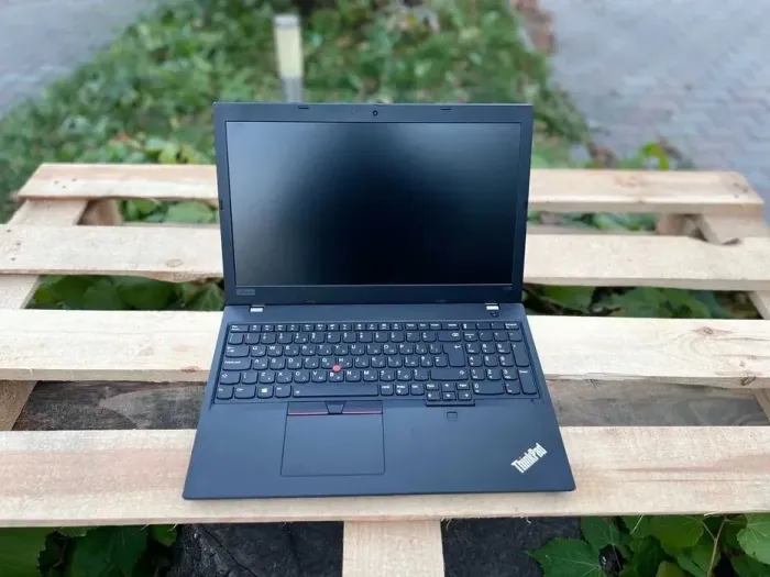 Ультрабук Lenovo ThinkPad L590 / 15.6" (1920x1080) IPS / Intel Core i5-8265U (4 (8) ядра по 1.6 - 3.9 GHz) / 16 GB DDR4 / 256 GB SSD / Intel UHD Graphics 620 / WebCam б/в - зображення 2