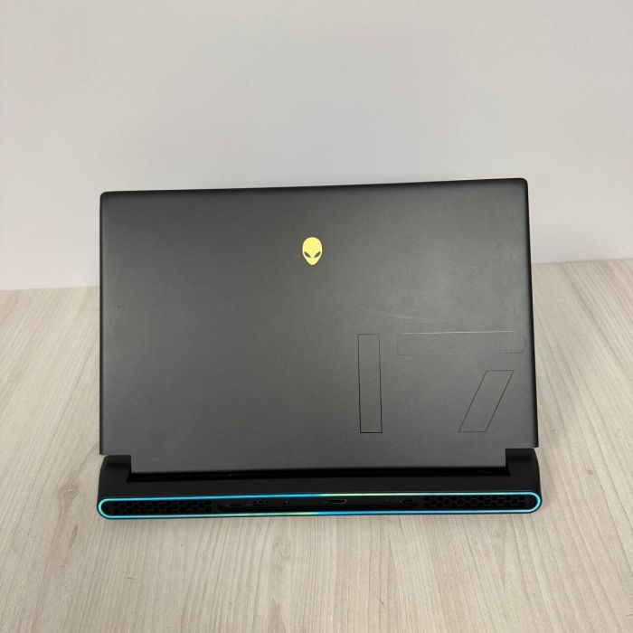 Ігровий ноутбук Б-клас Dell Alienware m17 R5 / 17.3" (1920x1080) IPS / AMD Ryzen 7 6800H (8 (16) ядер по 3.2 - 4.7 GHz) / 16 GB DDR5 / 1000 GB SSD NVMe / nVidia GeForce RTX 3060, 6 GB GDDR6, 192-bit / WebCam б/в - зображення 3