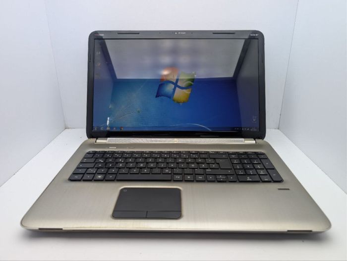 Ноутбук HP Pavilion dv7 6b55sg / 17.3" (1600x900) TN / Intel Core i7-2670QM (4 (8) ядра по 2.2 - 3.1 GHz) / 8 GB DDR3 / 750 GB HDD / AMD Radeon HD 6770M, 2 GB GDDR5, 128-bit / WebCam / DVD-ROM б/в - зображення 2