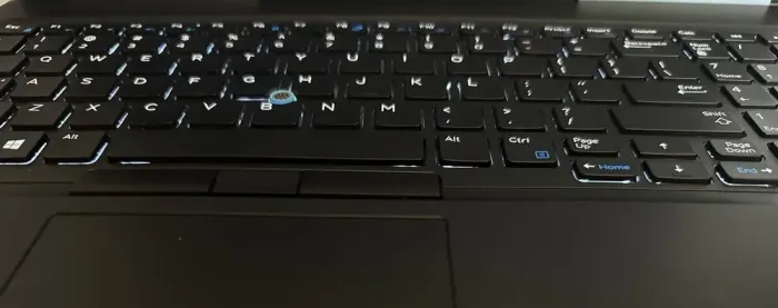 Мобільна робоча станція Dell Precision 7520 / 15,6" (1920x1080) IPS / Intel Core i7-7820HQ (4 (8) ядра по 2,9 - 3,9 ГГц) / 16 ГБ DDR4 / 256 ГБ SSD / nVidia Quadro M1200, 4 ГБ GDDR5, 128-біт / WebCam / Win 11 Pro б/в - зображення 8