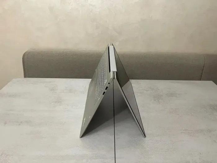 Ноутбук-трансформер Dell Inspiron 7791 2n1 / 17.3" (1920x1080) IPS Touch / Intel Core i7-10510U (4 (8) ядра по 1.8 - 4.9 GHz) / 16 GB DDR4 / 512 GB SSD M.2 + 1000 GB HDD / nVidia GeForce MX250, 2 GB GDDR5, 64-bit / WebCam / HDMI б/в - зображення 6