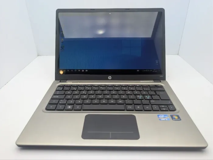 Ноутбук HP Folio 13-2000 / 13.3" (1366x768) TN / Intel Core i5-2467M (2 (4) ядра по 1.6 - 2.3 GHz) / 8 GB DDR3 / 32 GB SSD / Intel HD Graphics 3000 / WebCam б/в - зображення 2