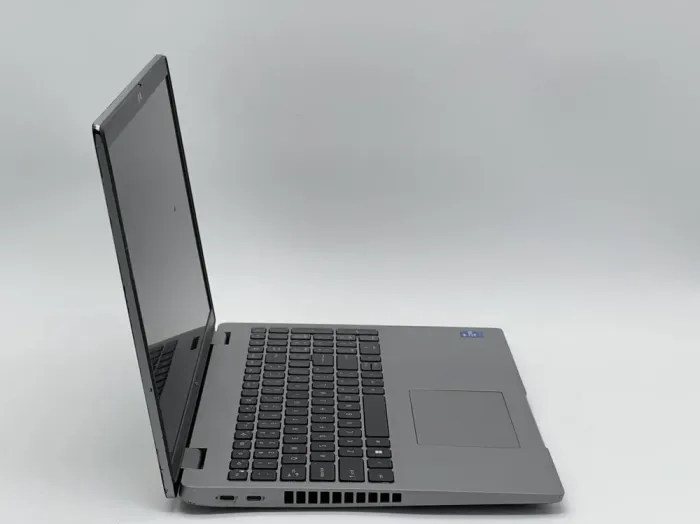 Ультрабук Dell Latitude 5520 / 15.6" (1920x1080) IPS / Intel Core i7-1185G7 (4 (8) ядра по 3.0 - 4.8 GHz) / 16 GB DDR4 / 240 GB SSD / Intel Iris Xe Graphics / WebCam б/в - зображення 3