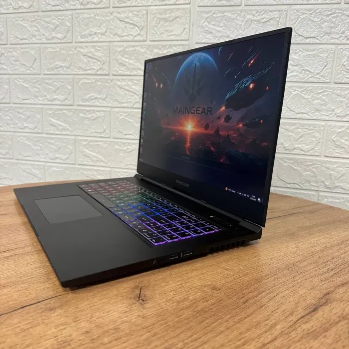 Ігровий ноутбук Б-клас Maingear Element MG-ELMT002-2070S / 17.3" (1920x1080) IPS / Intel Core i7-10875H (8 (16) ядер по 2.3 - 5.1 GHz) / 16 GB DDR4 / 512 GB SSD / nVidia GeForce RTX 2070 Super, 8 GB GDDR6, 256-bit / WebCam б/в - зображення 5