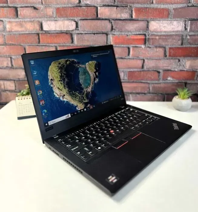 Ультрабук Lenovo ThinkPad A485 / 14" (1920x1080) IPS / AMD Ryzen 5 2500U (4 (8) ядра по 2.0 - 3.6 GHz) / 16 GB DDR4 / 256 GB SSD M.2 / AMD Radeon RX Vega 8 Graphics / WebCam / Win 10 Pro б/в - зображення 2