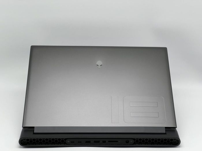 Ігровий ноутбук Dell Alienware m18 R1 / 18" (2560x1600) IPS / Intel Core i9-13980HX (24 (32) ядер по 4.0 - 5.6 GHz) / 64 GB DDR5 / 960 GB SSD / nVidia GeForce RTX 4090, 16 GB GDDR6, 256-bit / WebCam б/в - зображення 5