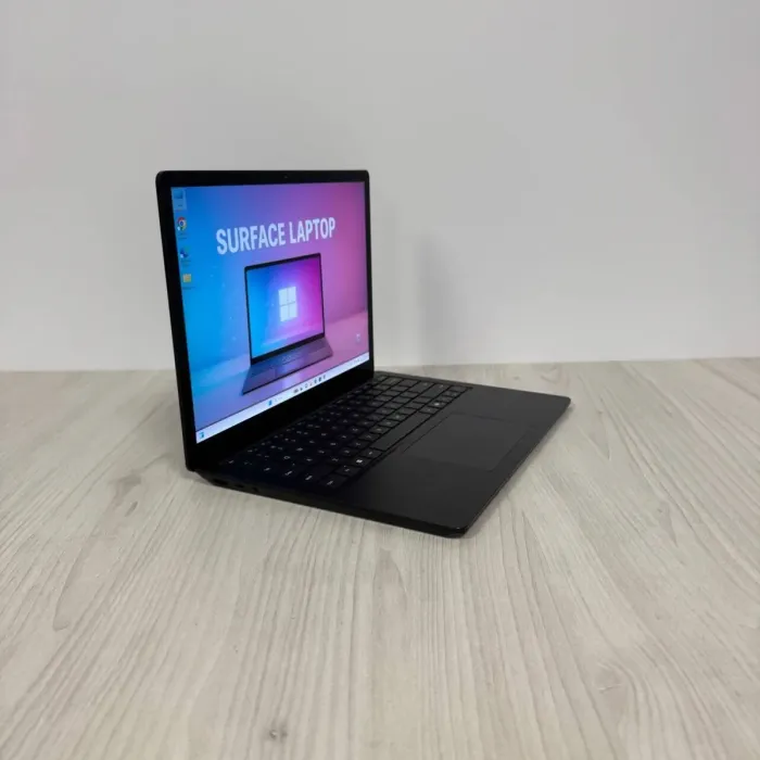 Ультрабук Microsoft Surface Laptop 6 / 13.5" (2256x1504) IPS Touch / Intel Core Ultra 7 165H (16 (22) ядер по 3.8 - 5.0 GHz) / 16 GB DDR5 / 512 GB SSD NVMe / Intel Arc Graphics / WebCam б/в - зображення 4