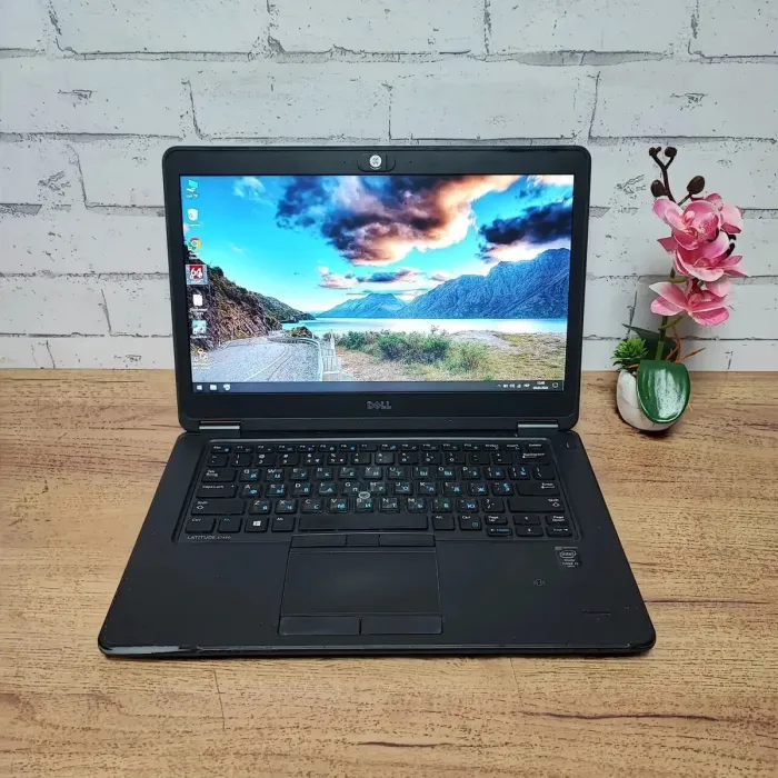 Ноутбук Б-клас Dell Latitude E7450 / 14" (1366x768) TN / Intel Core i5-5300U (2 (4) ядра по 2.3 - 2.9 GHz) / 8 GB DDR3 / 256 GB SSD / Intel HD Graphics 5500 / WebCam б/в - зображення 2