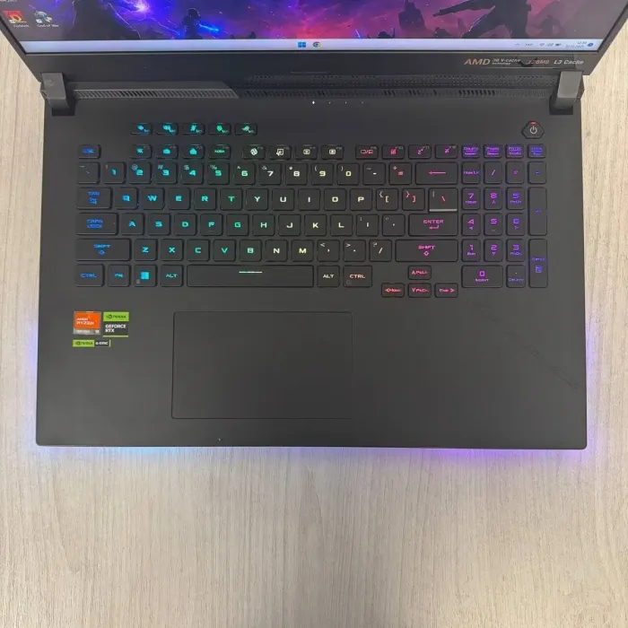 Ігровий ноутбук Б-класу Asus ROG Strix SCAR 17 G733PZV / 17.3" (2560x1440) IPS / AMD Ryzen 9 7945HX (16 (32) ядра по 2,5 - 5,4 ГГц) / 16 ГБ DDR5 / 512 ГБ SSD M.2 / nVidia GeForce RTX 4080, 12 ГБ GDDR6X, 192-bit / WebCam б/в - зображення 3