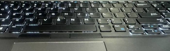 Мобільна робоча станція Dell Precision 7740 / 17,3" (1920x1080) IPS / Intel Core i7-9750H (6 (12) ядер по 2,6 - 4,5 ГГц) / 64 ГБ DDR4 / 1000 ГБ SSD / nVidia Quadro RTX 4000, 8 ГБ GDDR6, 256-біт / HDMI / WebCam б/в - изображение 9