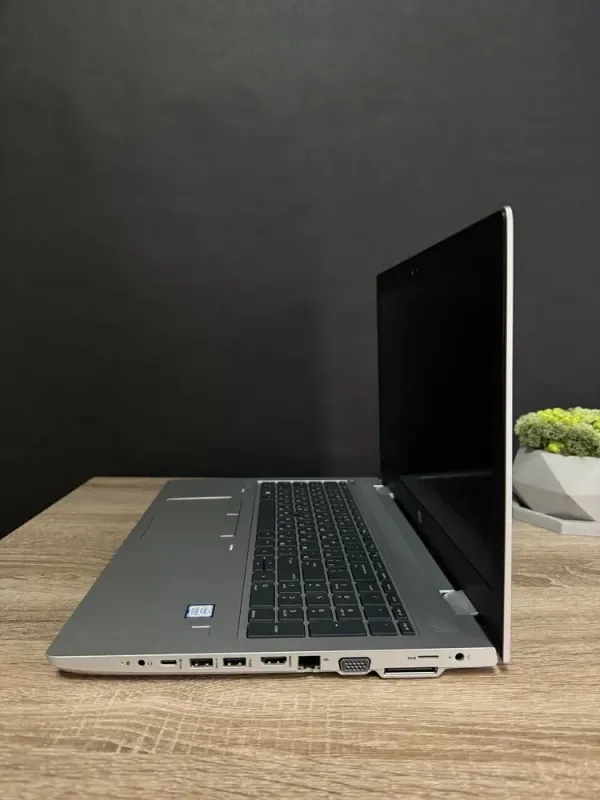 Ноутбук HP ProBook 650 G6 / 15.6" (1920x1080) IPS / Intel Core i5-8265U (4 (8) ядра по 1.6 - 3.9 GHz) / 16 GB DDR4 / 256 GB SSD M.2 / Intel UHD Graphics 620 / WebCam / DVD-ROM / Win 11 б/в - зображення 5