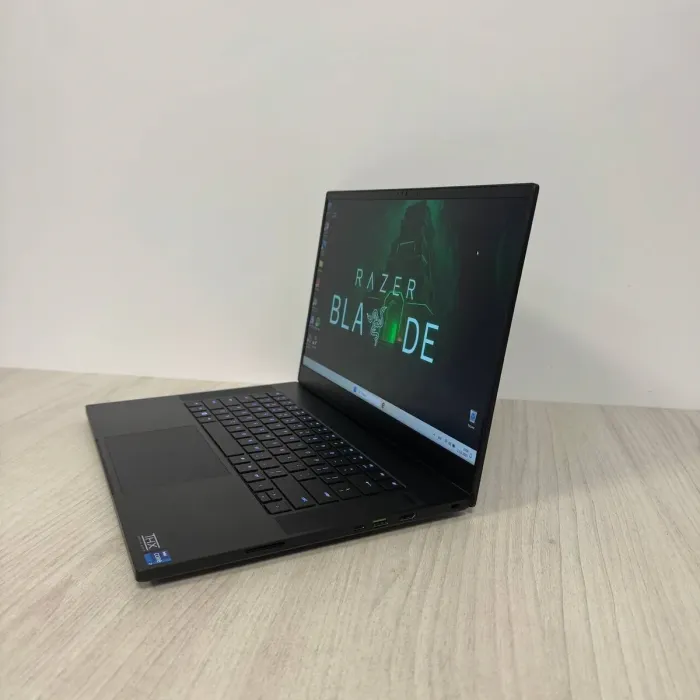 Ігровий ноутбук Razer Blade 15 RZ09-0409 / 15,6" (1920x1080) IPS / Intel Core i7-11800H (8 (16) ядер по 2,3 - 4,6 ГГц) / 32 ГБ DDR4 / 1000 ГБ SSD NVMe / nVidia GeForce RTX 3080, 8 ГБ GDDR6, 256-біт / Веб-камера б/в - изображение 5