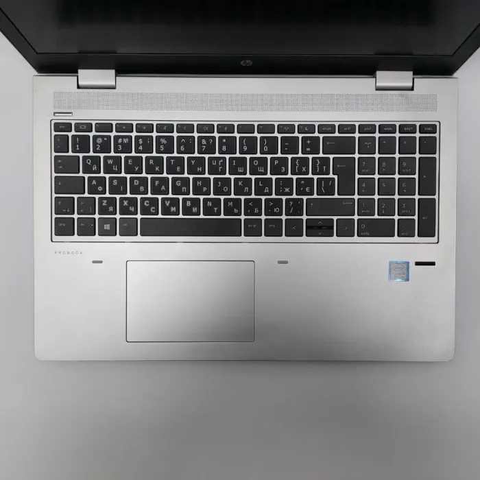Ноутбук HP ProBook 650 G4 / 15.6" (1920x1080) IPS / Intel Core i5-8250U (4 (8) ядра по 1.6 - 3.4 GHz) / 16 GB DDR4 / 256 GB SSD / Intel HD Graphics 620 / WebCam б/в - зображення 3