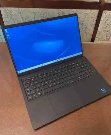 Ультрабук Б-клас Dell Vostro 3520 / 15.6" (1920x1080) IPS / Intel Core i7-1255U (10 (12) ядер по 3.5 - 4.7 GHz) / 16 GB DDR4 / 512 GB SSD / Intel Iris Xe Graphics eligible / WebCam б/в - зображення 2