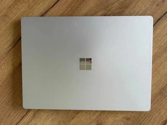 Ультрабук Microsoft Surface Laptop 2 / 13.5" (2256x1504) IPS Touch / Intel Core i5-8350U (4 (8) ядра по 1.7 - 3.6 GHz) / 8 GB DDR3 / 256 GB SSD / Intel UHD Graphics 620 / WebCam б/в - зображення 6