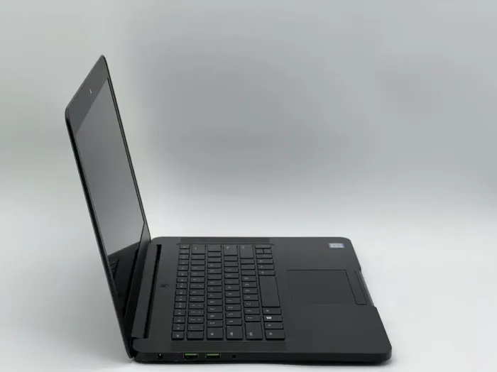 Ноутбук Razer Blade 14 2017 / 14" (1920x1080) IPS / Intel Core i7-7700HQ (4 (8) ядра по 2.8 - 3.8 GHz) / 16 GB DDR4 / 480 GB SSD / Intel HD Graphics 630 / WebCam б/в - зображення 3