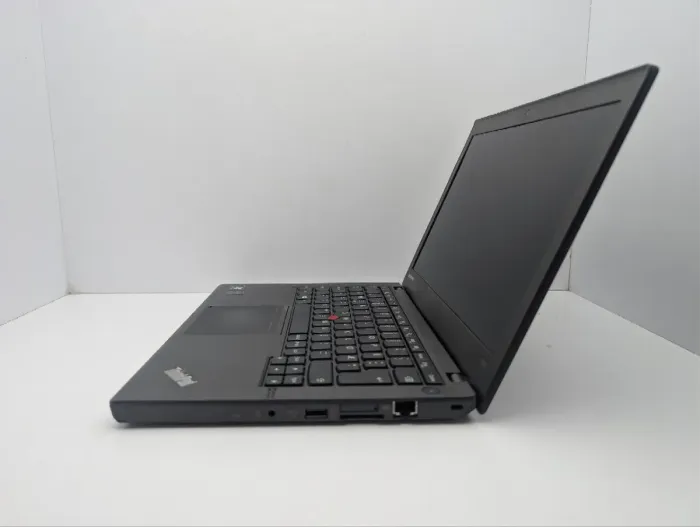 Нетбук Lenovo ThinkPad X240 / 12.5" (1366x768) TN / Intel Core i5-4300U (2 (4) ядра по 1.9 - 2.9 GHz) / 8 GB DDR3 / 120 GB SSD / Intel HD Graphics 4400 / WebCam б/в - зображення 4