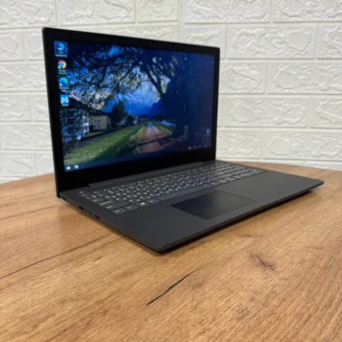 Ноутбук Lenovo V130-15IGM / 15.6" (1366x768) TN / Intel Celeron N4000 (2 ядра по 1.1 - 2.6 GHz) / 4 GB DDR4 / 120 GB SSD / Intel UHD Graphics 600 / WebCam б/в - зображення 4