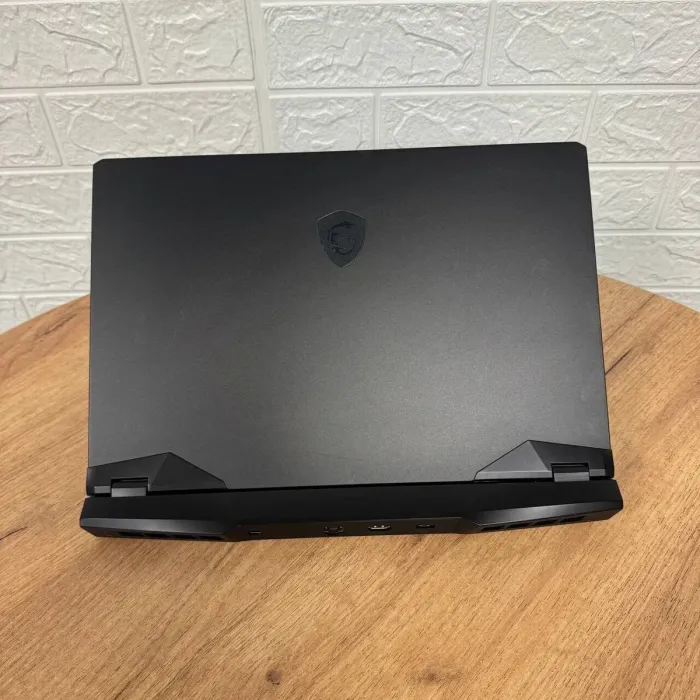 Ігровий ноутбук Б-клас MSI Vector GP66 12UHSO / 15.6" (1920x1080) IPS / Intel Core i7-12650H (10 (16) ядер по 3.5 - 4.7 GHz) / 16 GB DDR5 / 1000 GB SSD NVMe / nVidia GeForce RTX 3080 Ti, 16 GB GDDR6, 256-bit / WebCam б/в - зображення 3