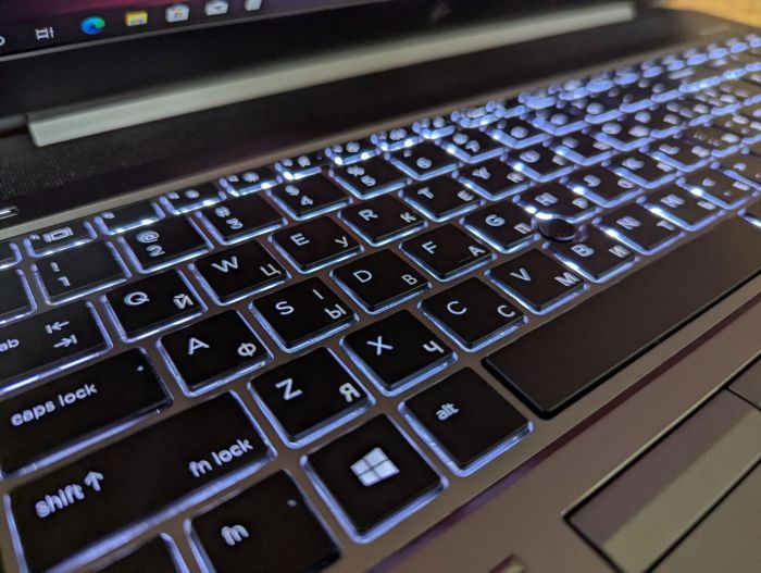 Мобільна робоча станція HP zBook 15 G6 / 15,6" (1920x1080) IPS / Intel Core i7-9750H (6 (12) ядер по 2,6 - 4,5 ГГц) / 16 ГБ DDR4 / 480 ГБ SSD + 256 ГБ SSD / nVidia Quadro T2000, 4 ГБ GDDR5, 128-біт / Веб-камера / Сканер відбитків пальців / Windows 10 б/в - зображення 6