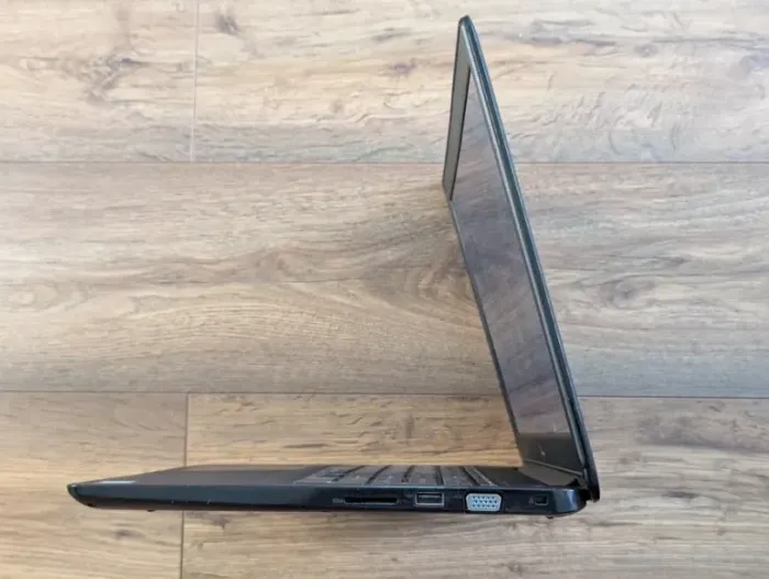 Ноутбук Dell Latitude 3500 / 15.6" (1366x768) TN / Intel Core i5-8265U (4 (8) ядра по 1.6 - 3.9 GHz) / 8 GB DDR4 / 128 GB SSD / Intel UHD Graphics 620 / WebCam / Win 11 б/в - зображення 5