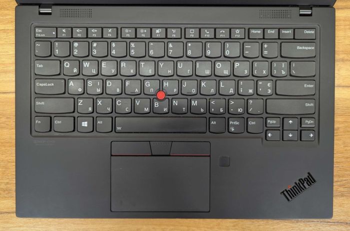 Ультрабук Lenovo ThinkPad X1 Carbon Gen8 / 14" (1920x1080) IPS / Intel Core i5-10210U (4 (8) ядра по 1.6 - 4.2 GHz) / 8 GB DDR4 / 512 GB SSD / Intel UHD Graphics / WebCam / Windows 10 б/в - зображення 3