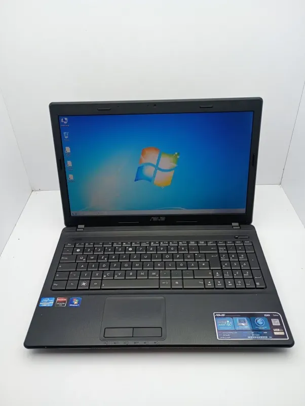 Ноутбук Asus K54 / 15.6" (1366x768) TN / Intel Core i3-2330M (2 (4) ядра по 2.2 GHz) / 4 GB DDR3 / 320 GB HDD / AMD Radeon HD 6470M, 1 GB DDR3, 64-bit / WebCam б/в - зображення 2