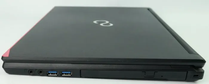 Ноутбук Fujitsu LifeBook E556 / 15.6" (1366x768) TN / Intel Core i5-6200U (2 (4) ядра по 2.3 - 2.8 GHz) / 8 GB DDR4 / 256 GB SSD / Intel HD Graphics 520 / WebCam б/в - зображення 4