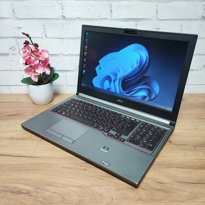 Мобільна робоча станція Fujitsu Celsius H730 / 15.6" (1920x1080) TN / Intel Core i7-4610M (2 (4) ядра по 3.0 - 3.7 GHz) / 8 GB DDR3 / 128 GB SSD / nVidia Quadro K510M, 1 GB GDDR5, 64-bit / WebCam б/в - зображення 4