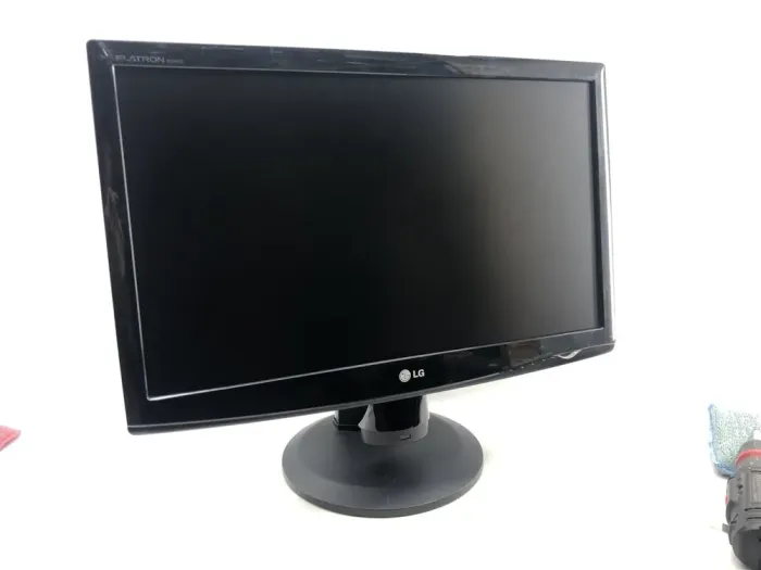 Монітор LG Flatron W2343T-PF/23" (1920x1080) TN/DVI, VGA/VESA 100x100 + Кабель живлення б/в - зображення 2