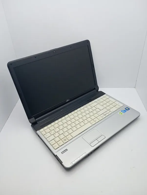 Ноутбук Fujitsu LifeBook A530 / 15.6" (1366x768) TN / Intel Core i3-350M (2 (4) ядра по 2.26 GHz) / 8 GB DDR3 / 250 GB HDD / Intel HD Graphics / WebCam б/в - зображення 5