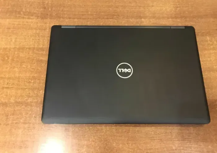 Ноутбук Dell Latitude E5570 / 15.6" (1920x1080) TN / Intel Core i5-6300U (2 (4) ядра по 2.4 - 3.0 GHz) / 8 GB DDR4 / 256 GB SSD / Intel HD Graphics 520 / WebCam б/в - зображення 3