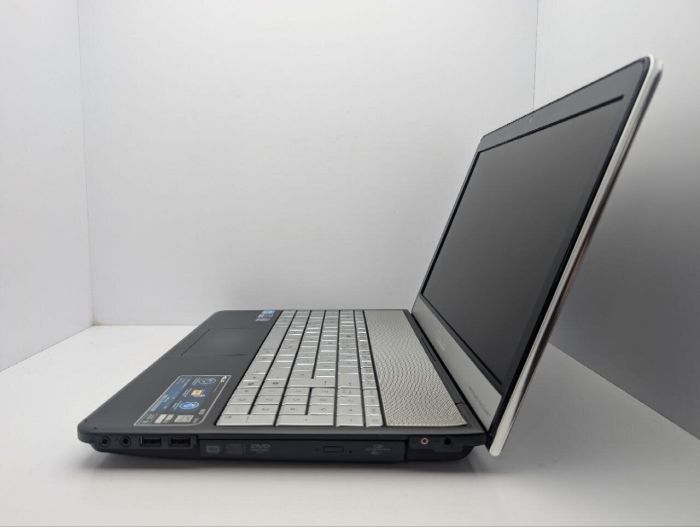 Ноутбук Asus N55S / 15.6" (1920x1080) TN / Intel Core i7-2630QM (4 (8) ядра по 2.0 - 2.9 GHz) / 16 GB DDR3 / 1000 GB HDD / nVidia GeForce GT 555M, 2 GB GDDR3, 128-bit / WebCam / DVD-ROM б/в - зображення 5