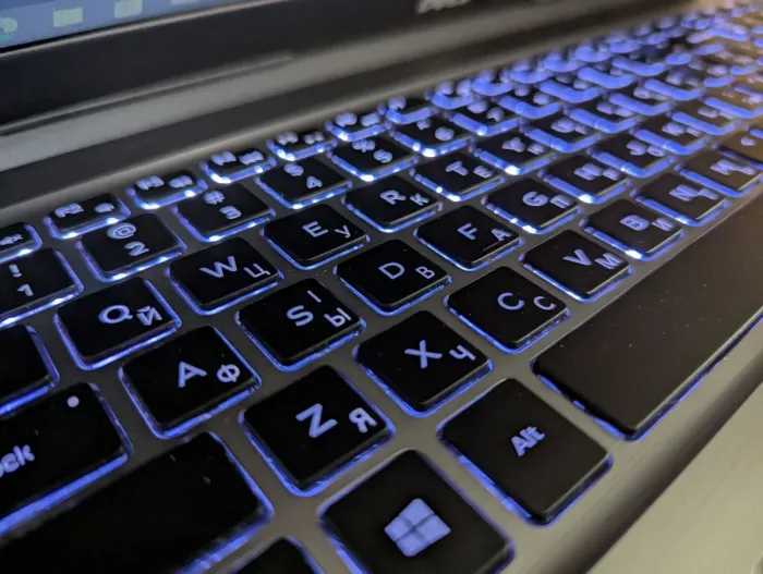 Ноутбук Dell Inspiron 5570 / 15.6" (1366x768) TN / Intel Core i5-7200U (2 (4) ядра по 2.5 - 3.1 GHz) / 8 GB DDR4 / 256 GB SSD / Intel HD Graphics 620 / WebCam / Windows 10 б/в - зображення 6