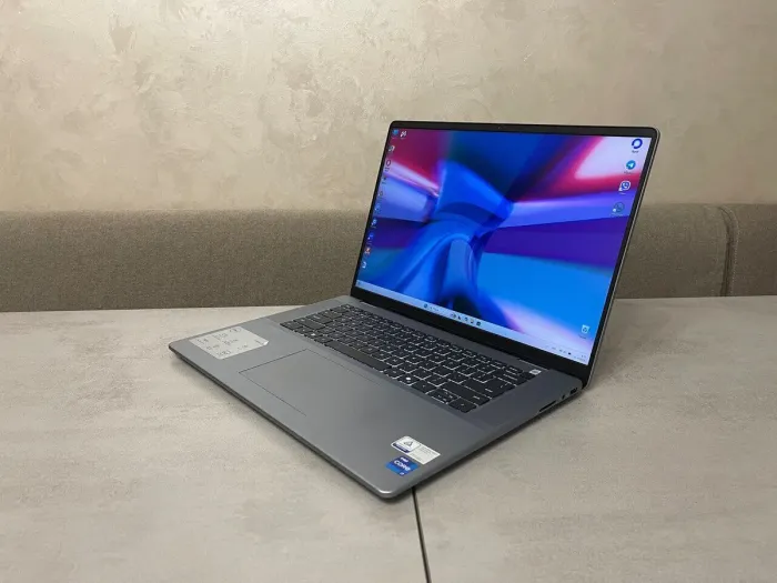 Ноутбук Dell Inspiron 16 Plus 7640 / 16" (2560x1600) IPS / Intel Core i7-13620H (10 (16) ядер по 3.6 - 4.9 GHz) / 16 GB DDR5 / 1000 GB SSD M.2 / Intel UHD Graphics / WebCam б/в - зображення 6