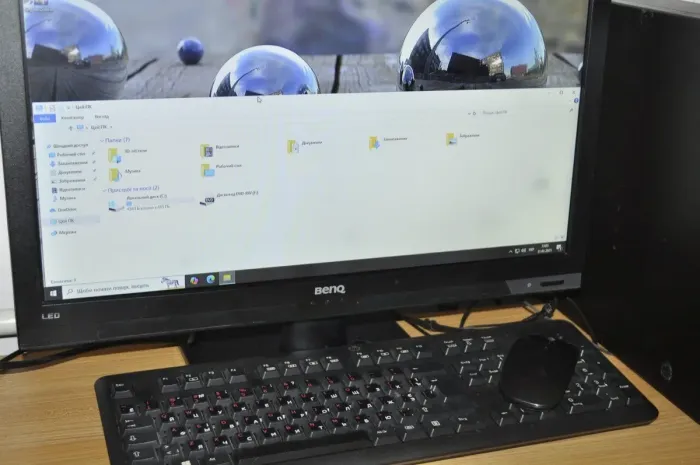 Комплект ПК: Fujitsu D757 E90 SFF / Intel Core i5-6500 (4 ядра по 3.2 - 3.6 GHz) / 8 GB DDR4 / 120 GB SSD + 320 GB HDD / Intel HD Graphics 530 / DVD-ROM + Монітор Б-клас BenQ BL2201PT / 22" (1680x1050) TN + Windows 11 Pro б/в - зображення 14