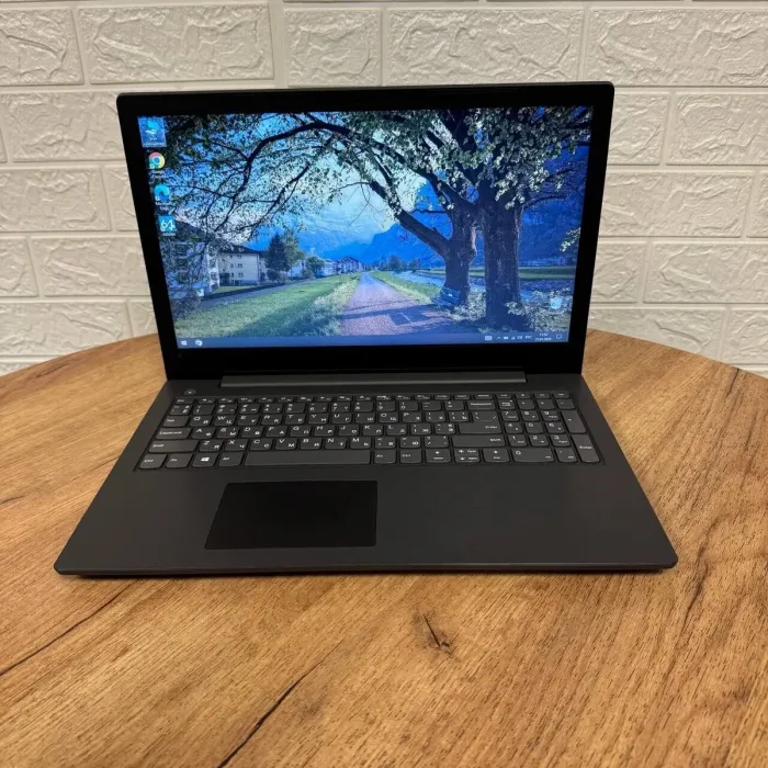 Ноутбук Lenovo V130-15IGM / 15.6" (1366x768) TN / Intel Celeron N4000 (2 ядра по 1.1 - 2.6 GHz) / 4 GB DDR4 / 120 GB SSD / Intel UHD Graphics 600 / WebCam б/в - зображення 2