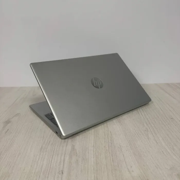 Ультрабук HP 15-fd0445nr / 15.6" (1366x768) TN / Intel Core i5-1235U (10 (12) ядер 3.3 - 4.4 GHz) / 8 GB DDR4 / 256 GB SSD / Intel Iris Xe Graphics / WebCam б/в - зображення 9