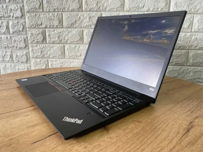 Ноутбук Lenovo ThinkPad E580 / 15.6" (1366x768) TN / Intel Core i5-7200U (2 (4) ядра по 2.5 - 3.1 GHz) / 8 GB DDR4 / 180 GB SSD / Intel UHD Graphics 620 / WebCam / HDMI б/в - зображення 5