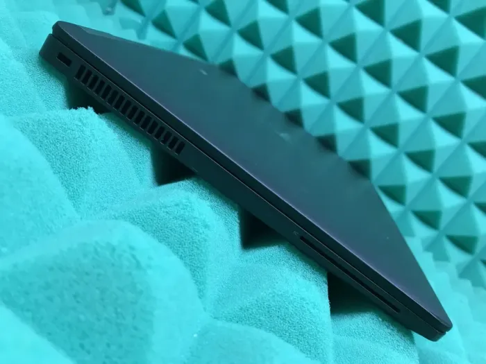 Ультрабук Б-клас Dell Latitude E7470 / 14" (1920x1080) IPS / Intel Core i5-6300U (2 (4) ядра по 2.4 - 3.0 GHz) / 8 GB DDR4 / 256 GB SSD / Intel HD Graphics 520 / WebCam / HDMI / miniDP / Windows 11 б/в - зображення 7