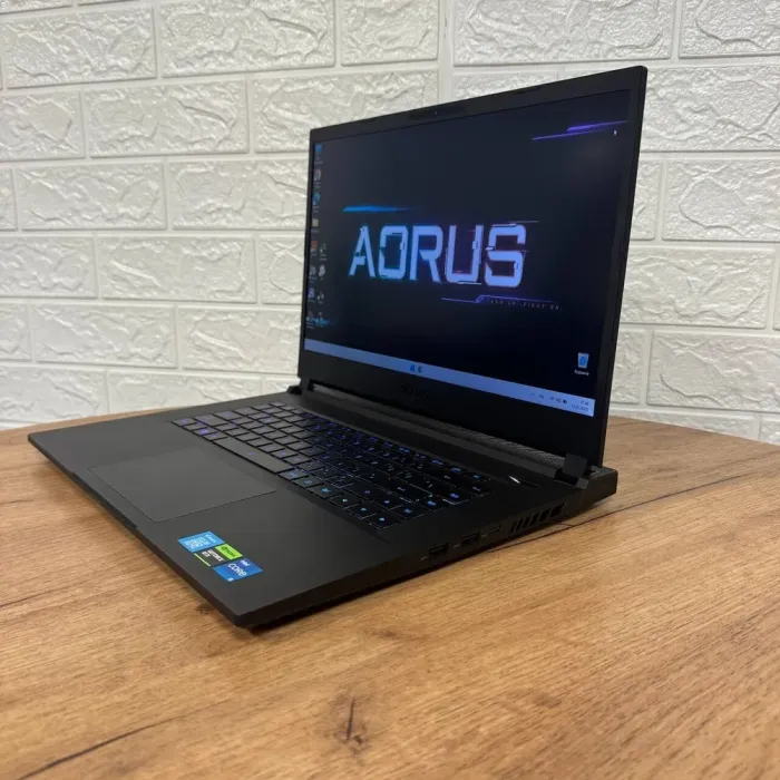 Ігровий ноутбук Gigabyte Aorus 15 BMF / 15.6" (1920x1080) IPS / Intel Core i5-13500H (12 (16) ядер по 3.5 - 4.7 GHz) / 16 GB DDR4 / 512 GB SSD / nVidia GeForce RTX 4050, 6 GB GDDR6, 96-bit / WebCam б/в - зображення 5