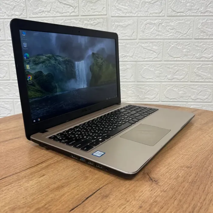 Ноутбук Б-клас Asus VivoBook X540UAR / 15.6" (1920x1080) IPS / Intel Core i5-8250U (4 (8) ядра по 1.6 - 3.4 GHz) / 8 GB DDR4 / 256 GB SSD / Intel UHD Graphics 620 / WebCam б/в - зображення 4