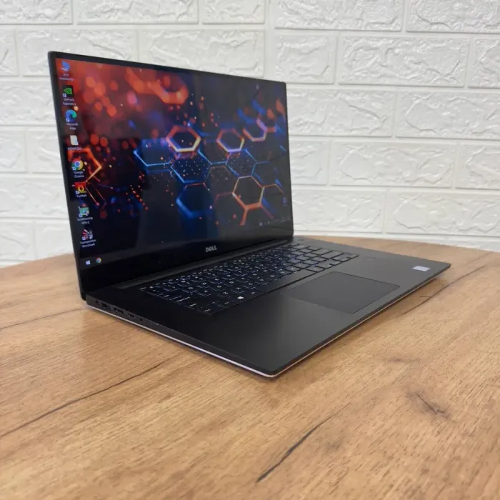 Ігровий ноутбук Б-клас Dell XPS 15 9560 / 15.6" (3840x2160) IPS Touch / Intel Core i7-7700HQ (4 (8) ядра по 2.8 - 3.8 GHz) / 16 GB DDR4 / 512 GB SSD / nVidia GeForce GTX 1050, 4 GB GDDR5, 128-bit / WebCam б/в - зображення 4